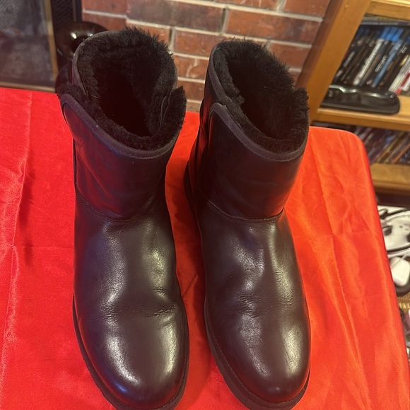 WOW POSHMARK - Authentic UGG Leather Boots - Picture 15 of 16
